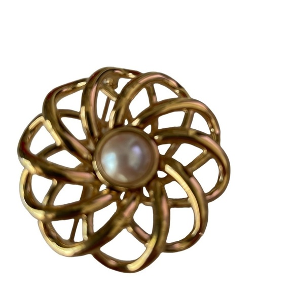 Monet, infinity round, Pearl (faux),  brooch. Marked Monet on back of pin. - Picture 3 of 4